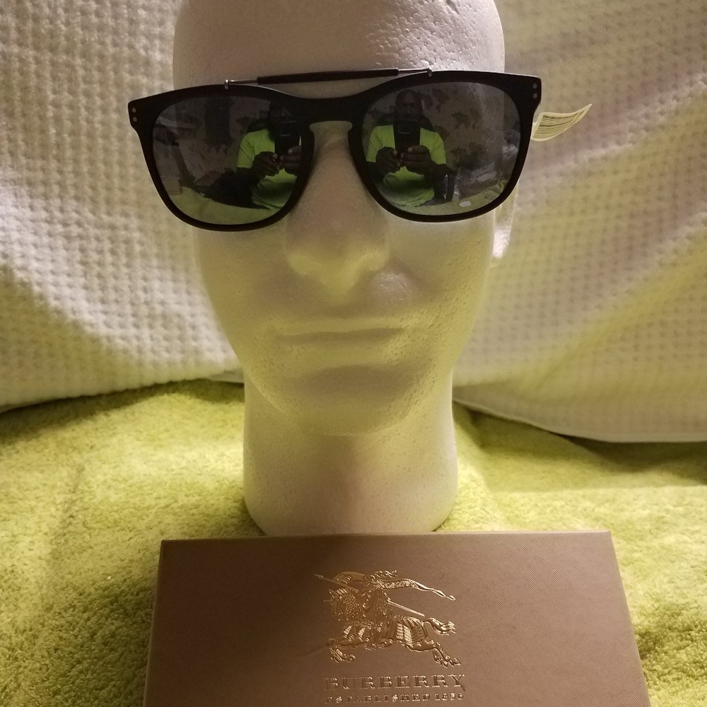 Men's new Burberry eyewear shades